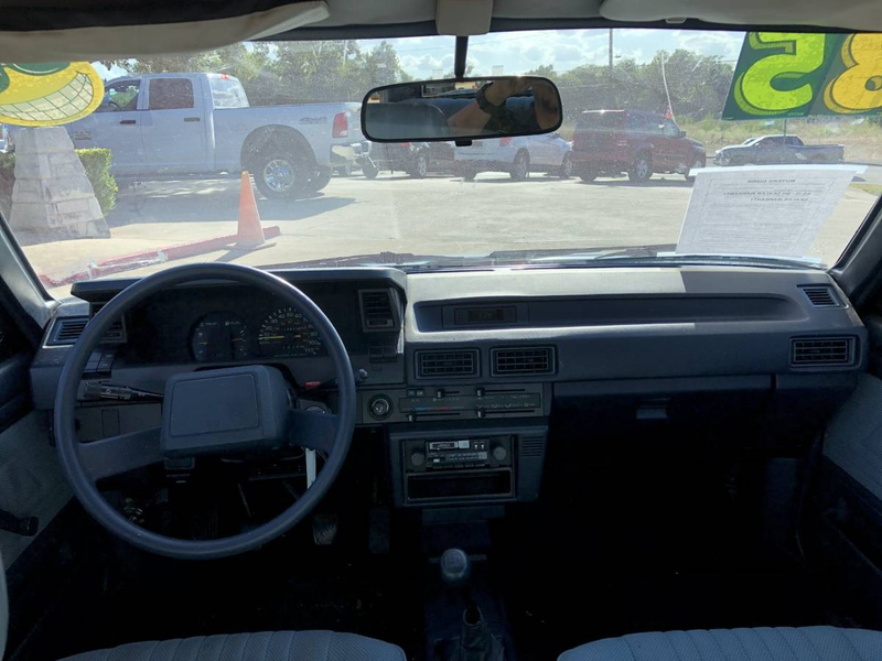 Illustration for article titled Someone buy this pristine 1985 Corolla! Please!